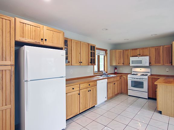 3rd image of 290 Folino Dr