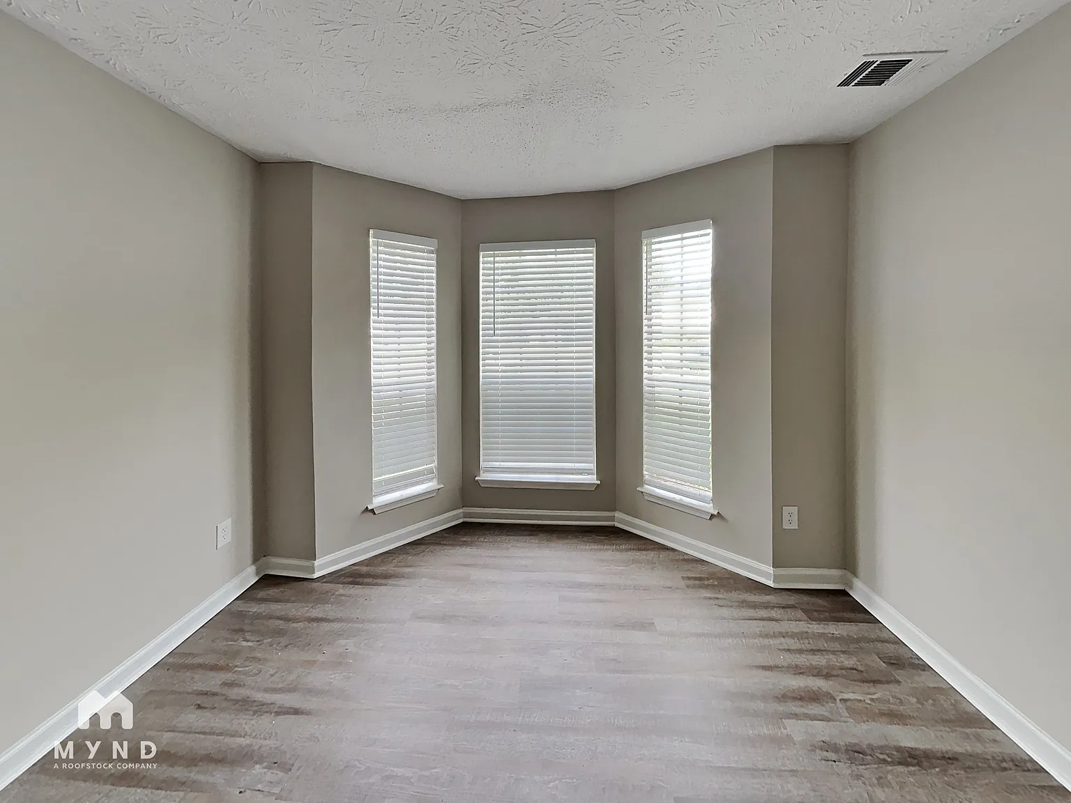 3 bed, 2.5 bath, 2526 sqft, $2,245 — Photo 2