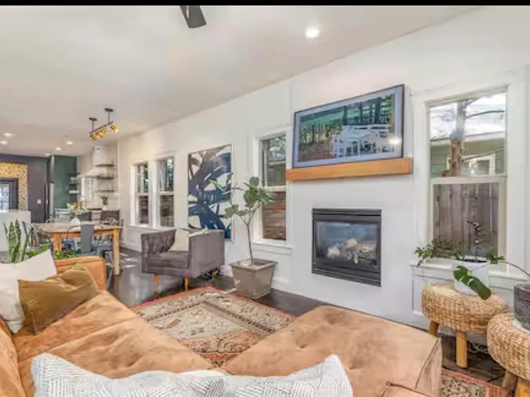 1222 E Franklin St — Photo 12