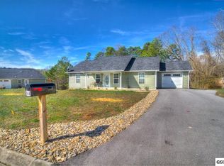 844 Quiet Oaks Way, Dandridge, TN 37725
