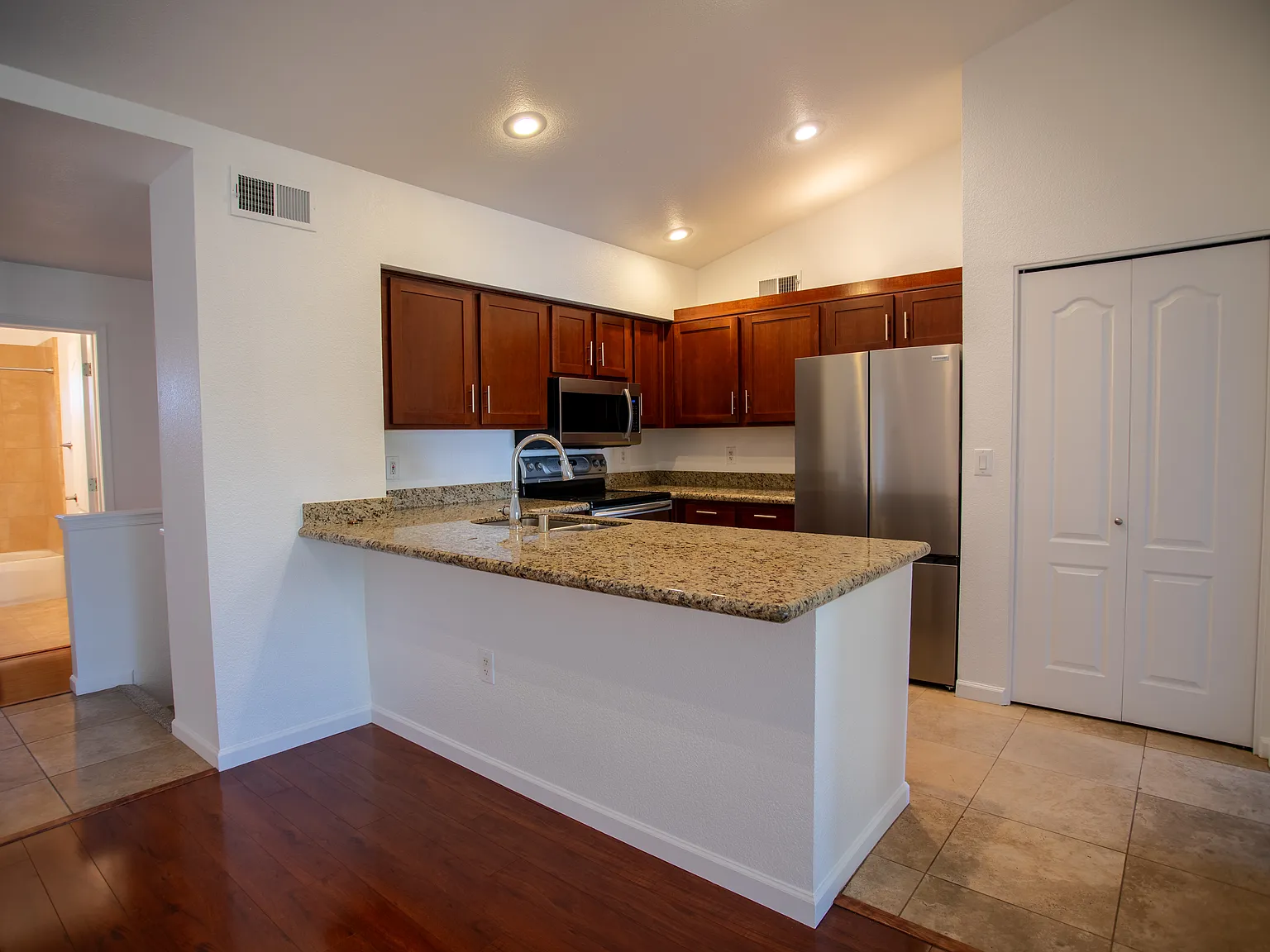 2 bed, 1204 sqft, $2,800 — Photo 3