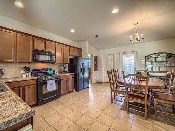 2nd image of 484 Magnolia Wind