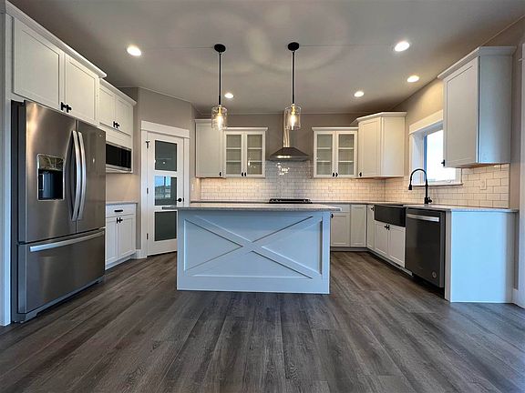 5th image of 80 S Seven Oaks Rd