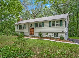35 Robin Hill Rd, Chelmsford, MA 01824