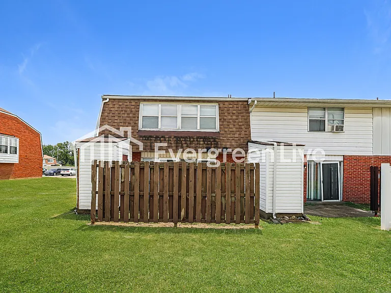 7566 Mount Hood Dr — Photo 16