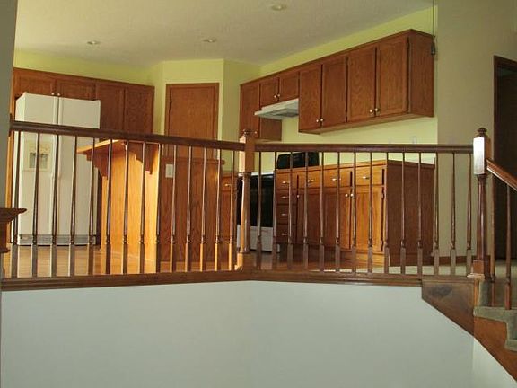 4th image of 618 Brome Dr
