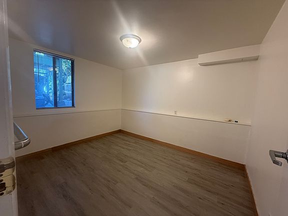5th image of 806 Edinburgh St #B