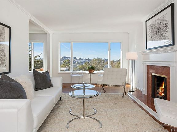 3rd image of 135 Gladeview Way