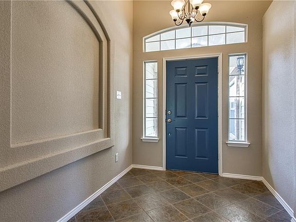 5th image of 1001 Swan Cir