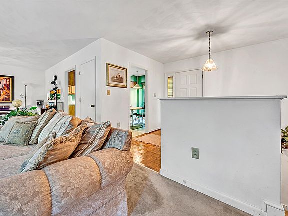 4th image of 7480 Fernway Dr
