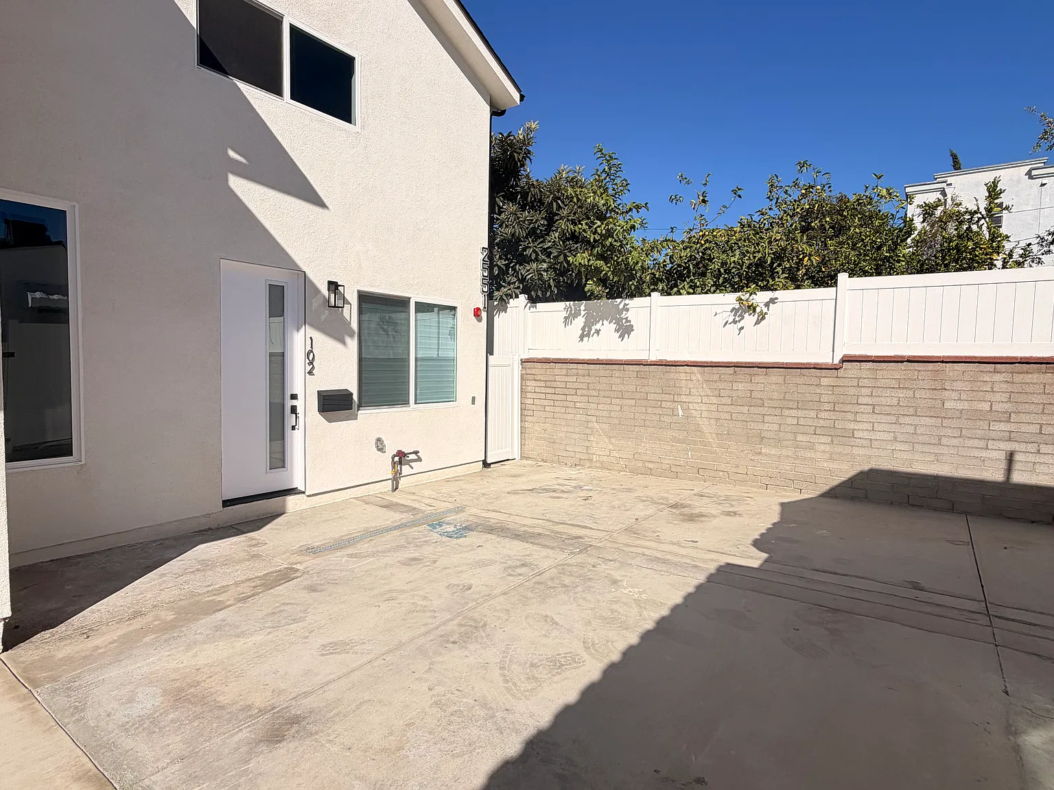 2 bed, 2.5 bath, 1000 sqft, $4,000 — Photo 3