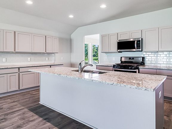 3rd image of 517 Fontaine Ct