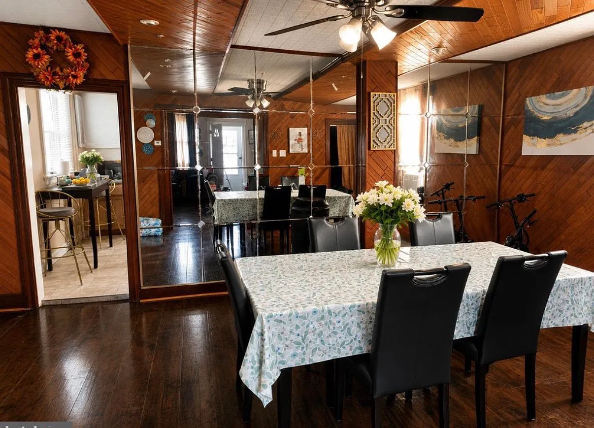 3 bed, $2,300 — Photo 2