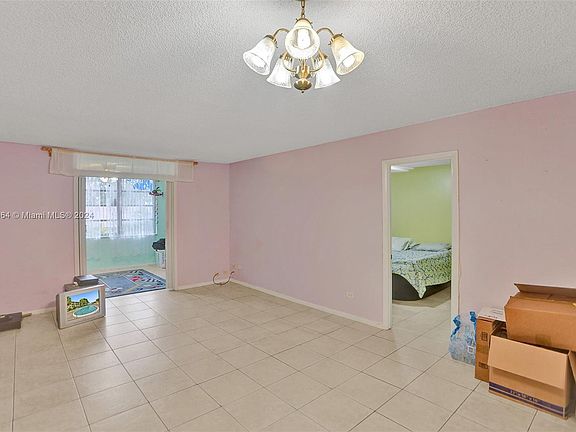 5th image of 445 NE 195th St APT 232