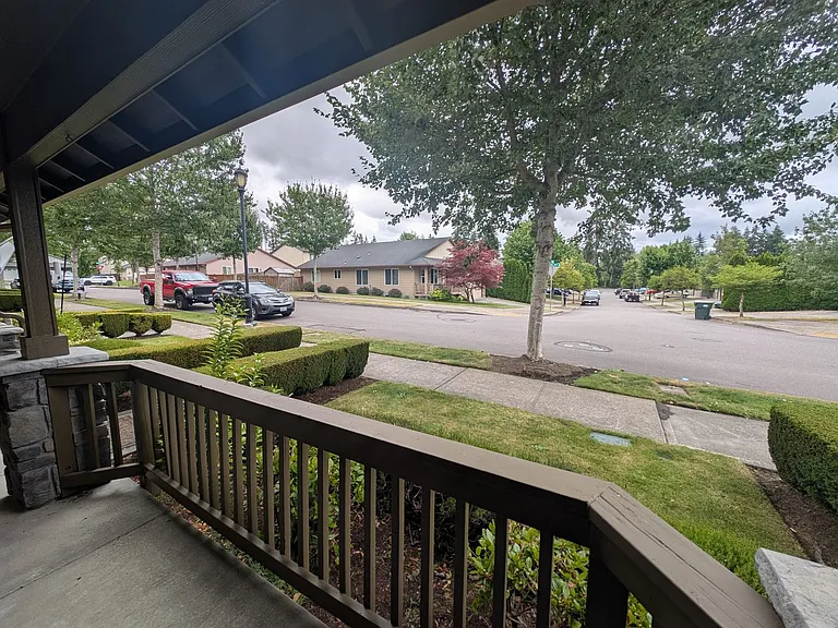 7302 Hayworth Ave NE — Photo 2