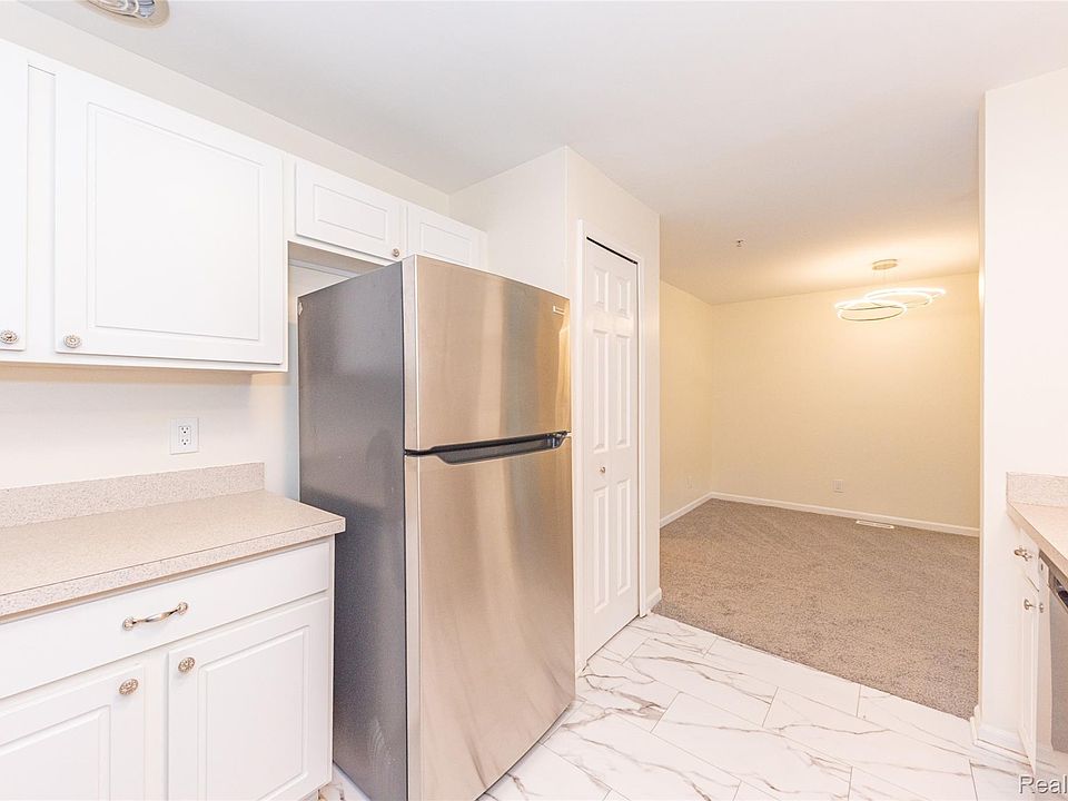 16942 Farmington Rd #24, photo 9