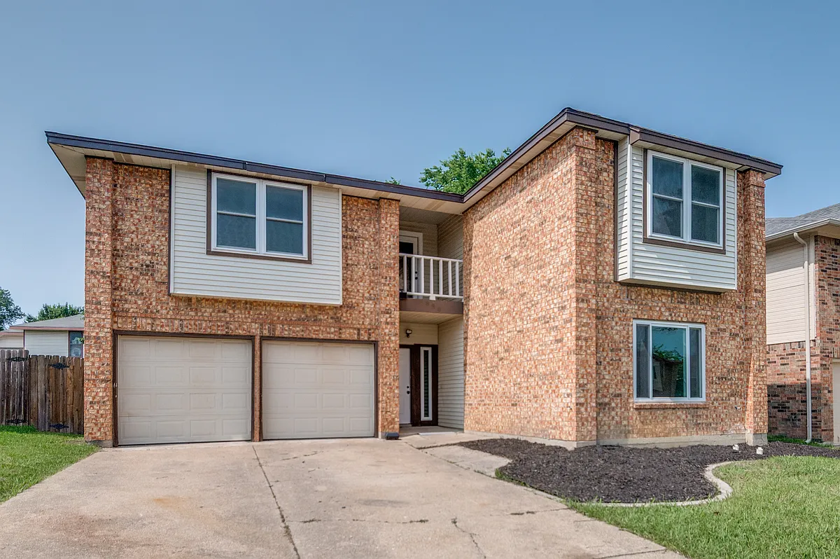 Building Photo - 829 Foxridge Dr
