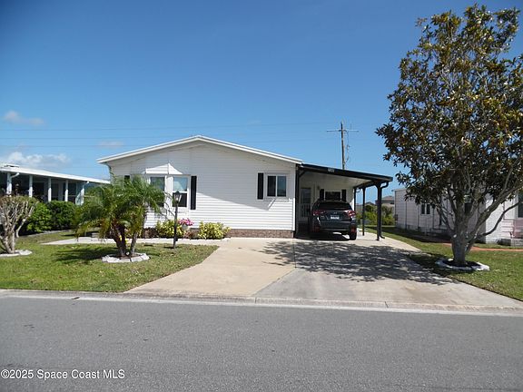 2nd image of 748 Gladiolus Dr