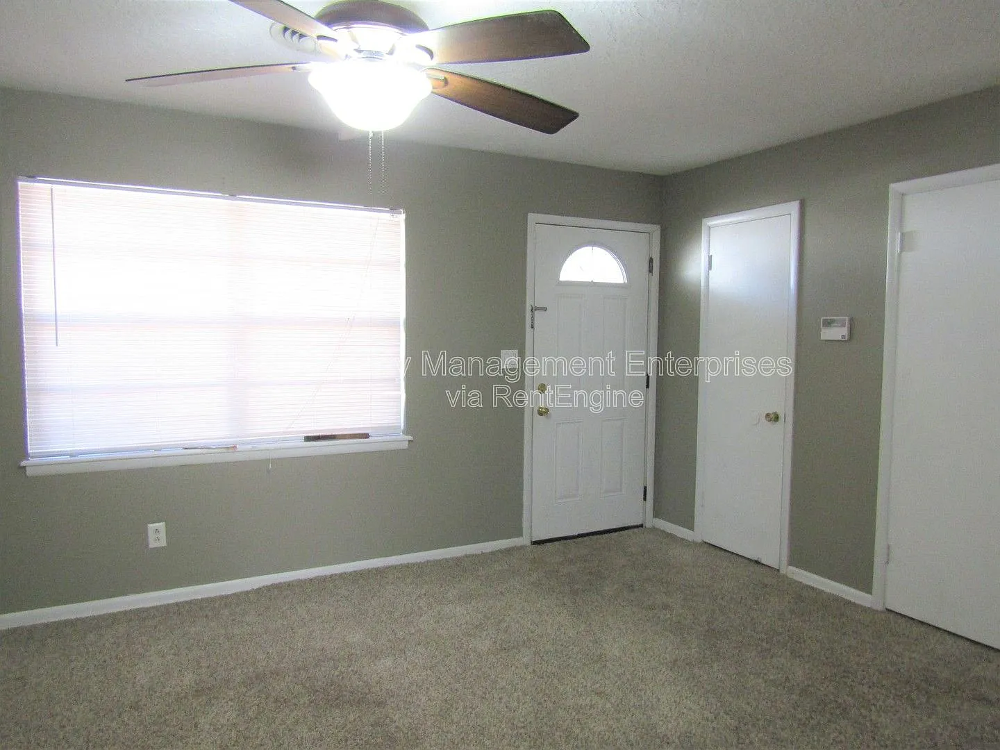 3 bed, 1.0 bath, 950 sqft, $1,299 — Photo 2