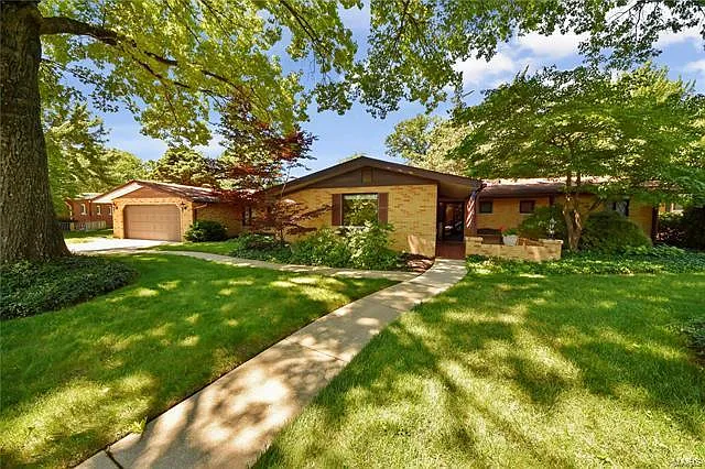 3833 Timberlake Dr photo 1
