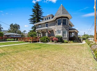 816 Red Apple Rd, Wenatchee, WA 98801