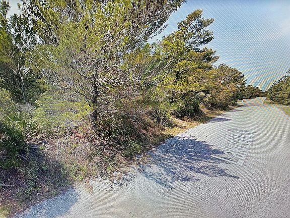 4th image of Lakeside Dr