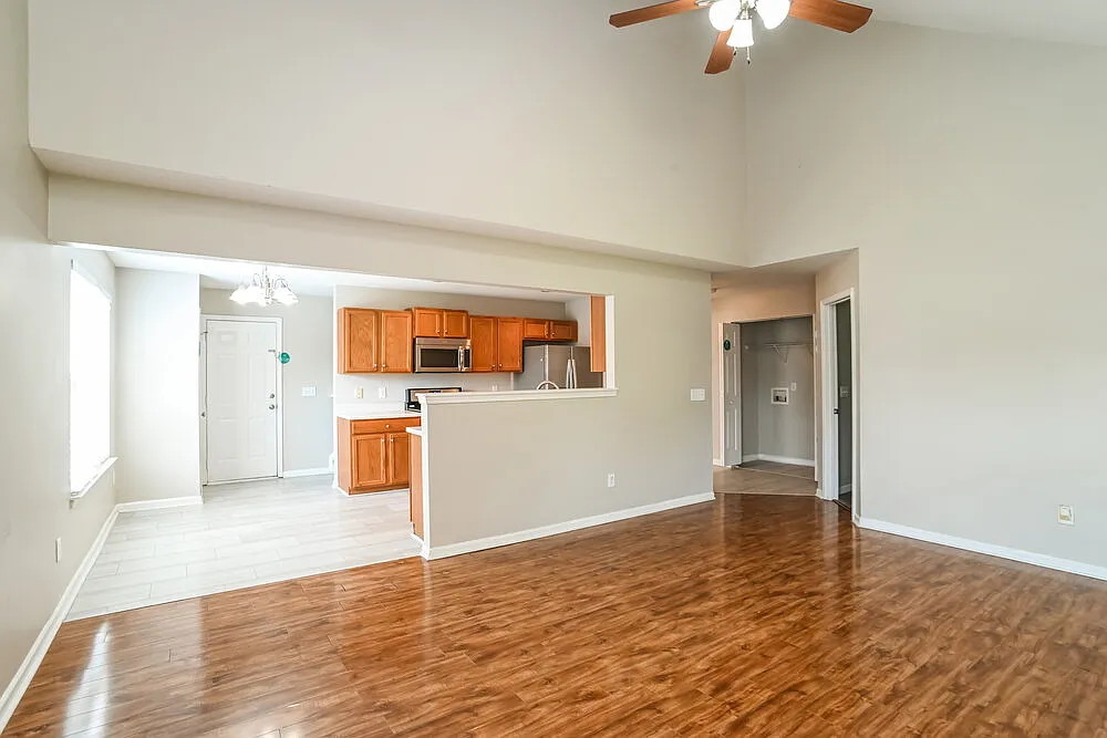 3 bed, 2.5 bath, 1734 sqft, $2,095 — Photo 4