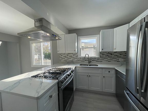 3rd image of 4009 N Grant St