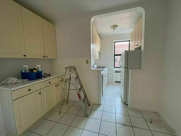 5th image of 93-40 Queens Blvd #6F6