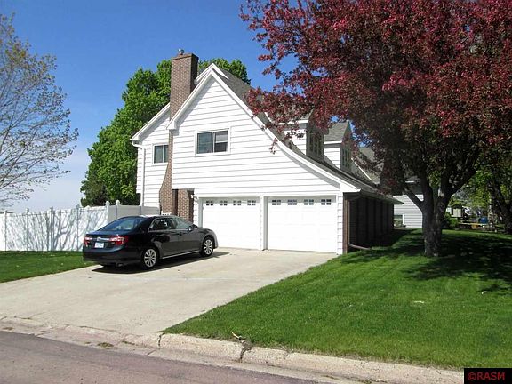 4th image of 620 11th Ave S