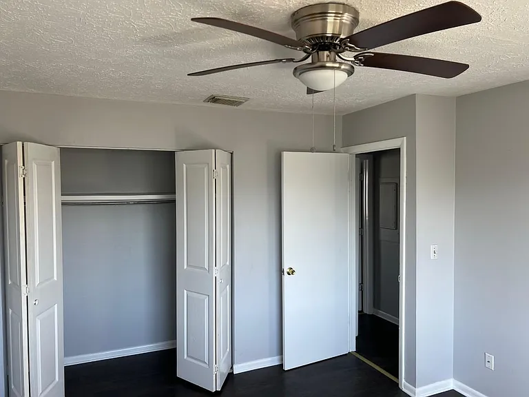 3904 Venetian Cir #3904 — Photo 7