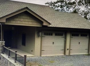 186 S Lake Dr, Lake Harmony, PA