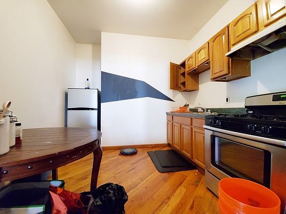 2nd image of 1072 Myrtle Ave #2RR