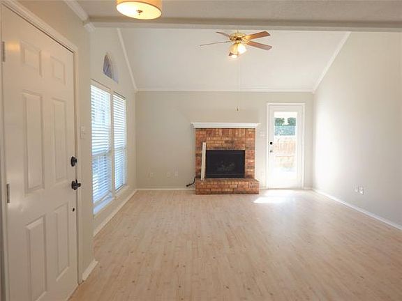 4th image of 721 Shoreline Dr