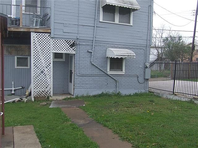 1st image of 704 W Bowie St