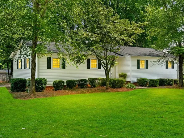 3450 Katrina Dr, Thomasville, NC 27360