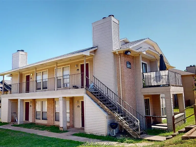 1005 Spring Loop #C — Photo 1