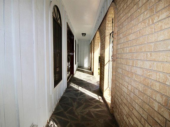 4th image of 287 Richmond Ave