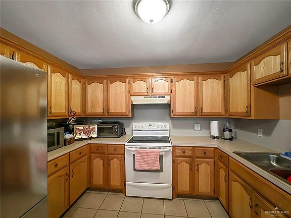 4th image of 2701 Kellie Dr