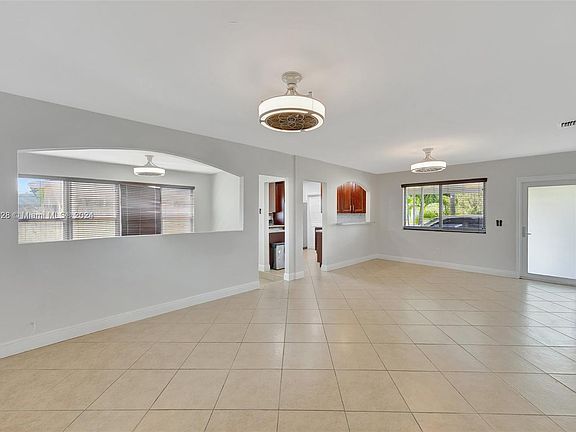 4th image of 9730 Bahama Dr