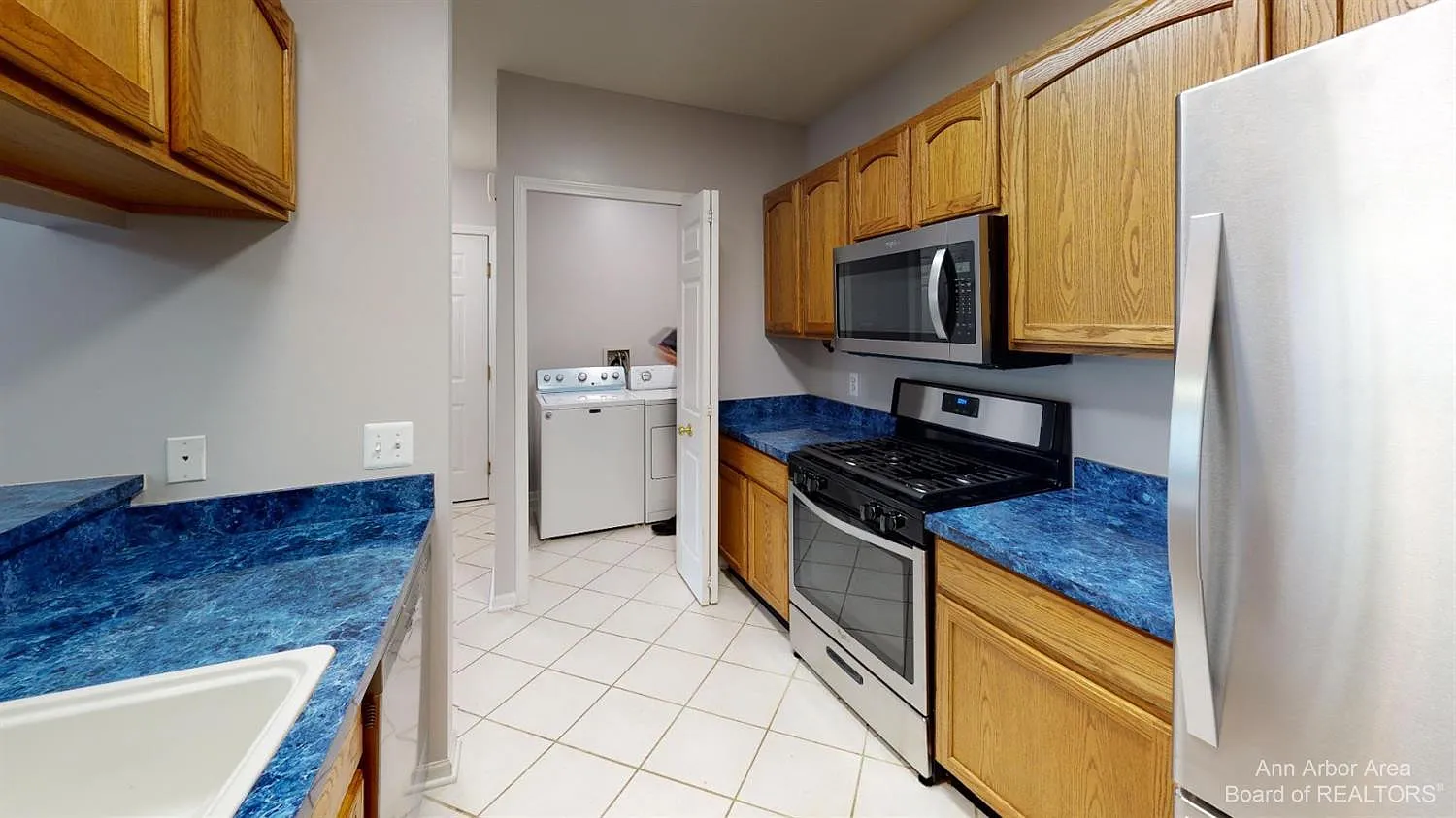 2 bed, 2.0 bath, 1094 sqft, $1,950 — Photo 3
