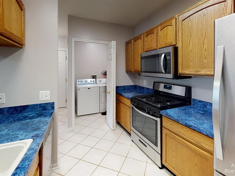 2666 S Knightsbridge Cir — Photo 3