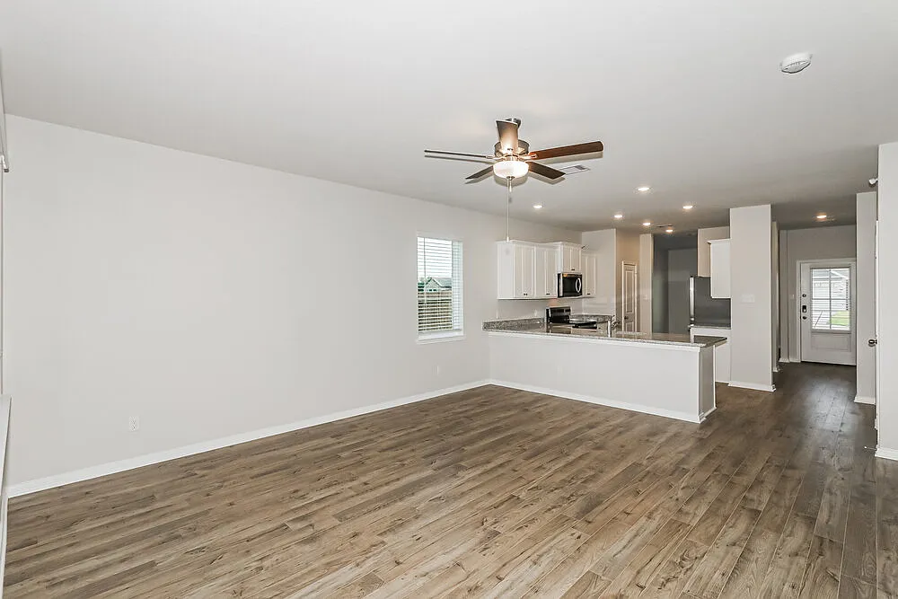 3 bed, 2.0 bath, 1579 sqft, $1,995 — Photo 4
