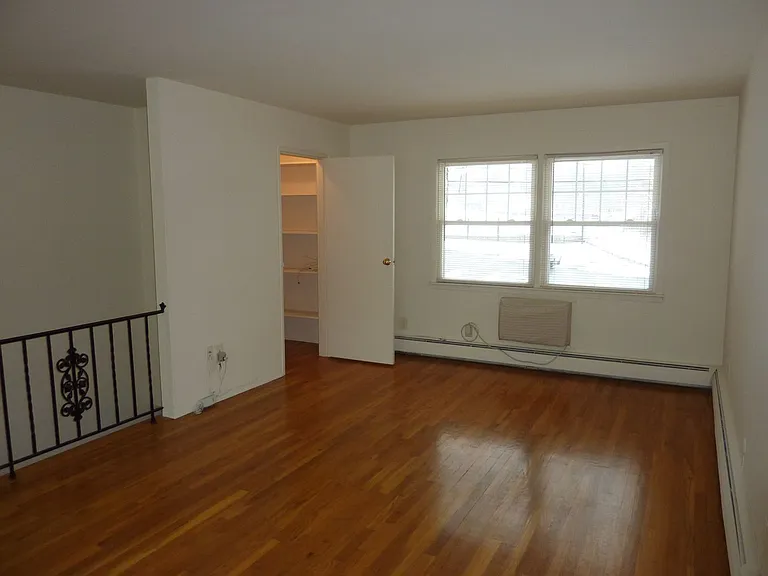 14 Walden Pl — Photo 4