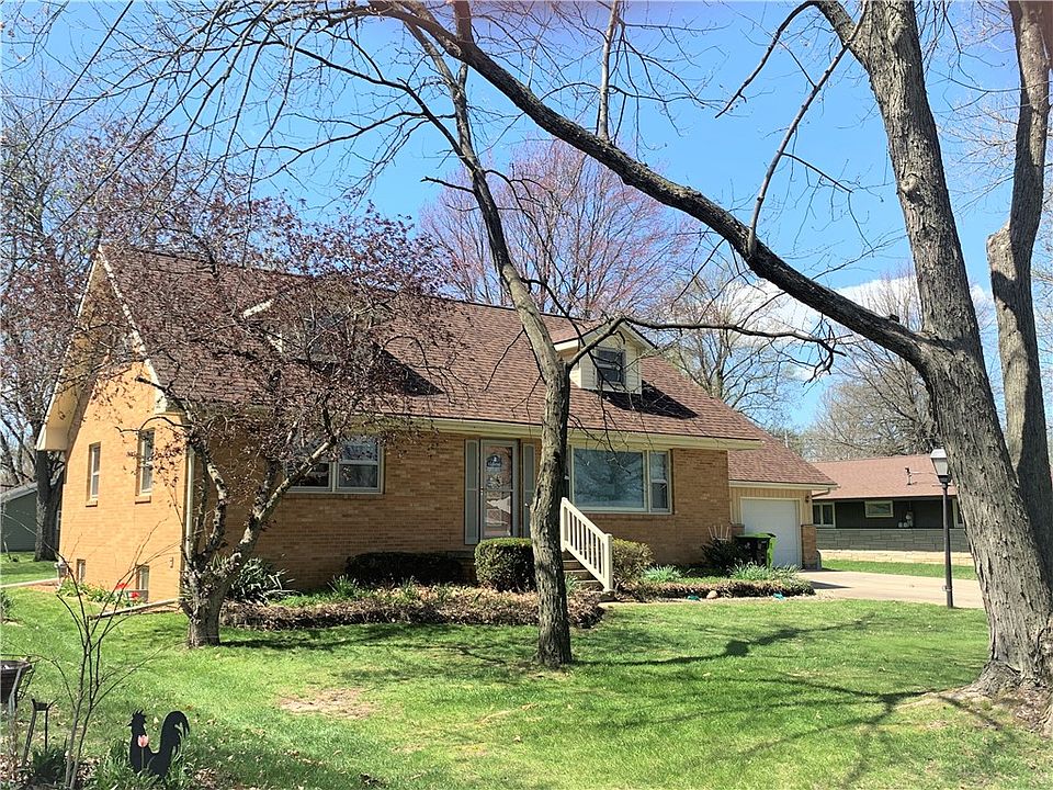 210 S East St, Moweaqua, IL 62550 Zillow