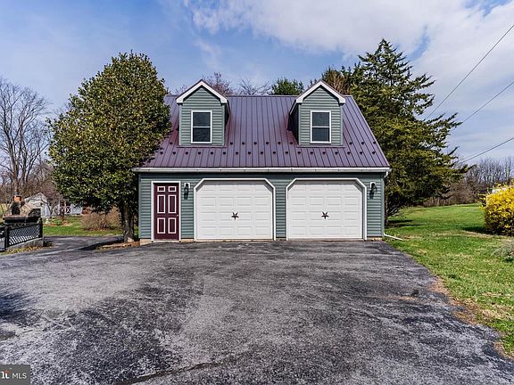 2nd image of 481 Centerville Rd