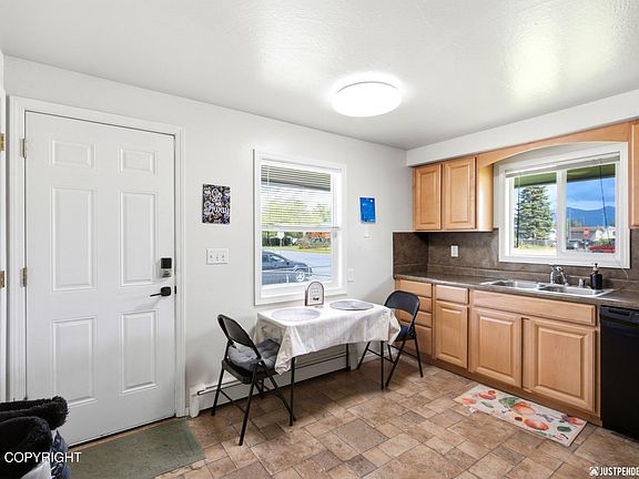 3rd image of 400 Bunnell St
