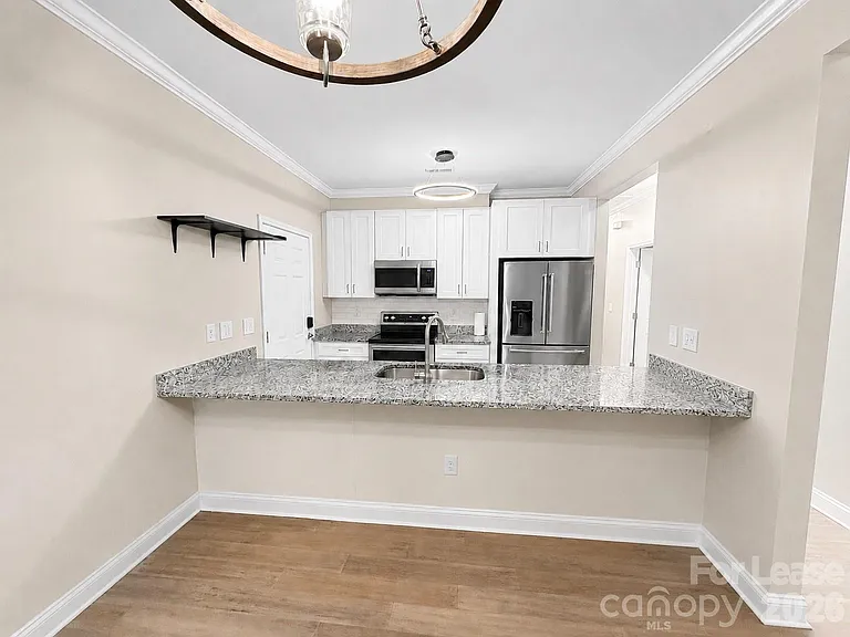 309 James St — Photo 3