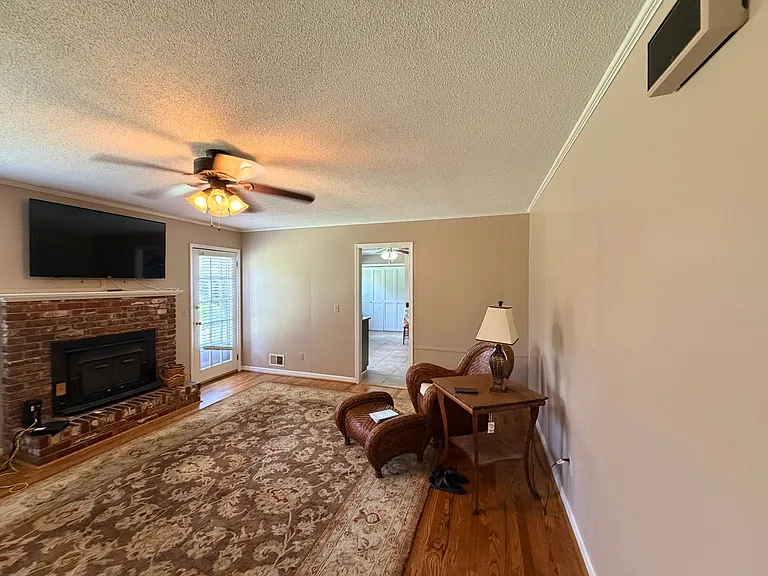839 Malibu Dr — Photo 10