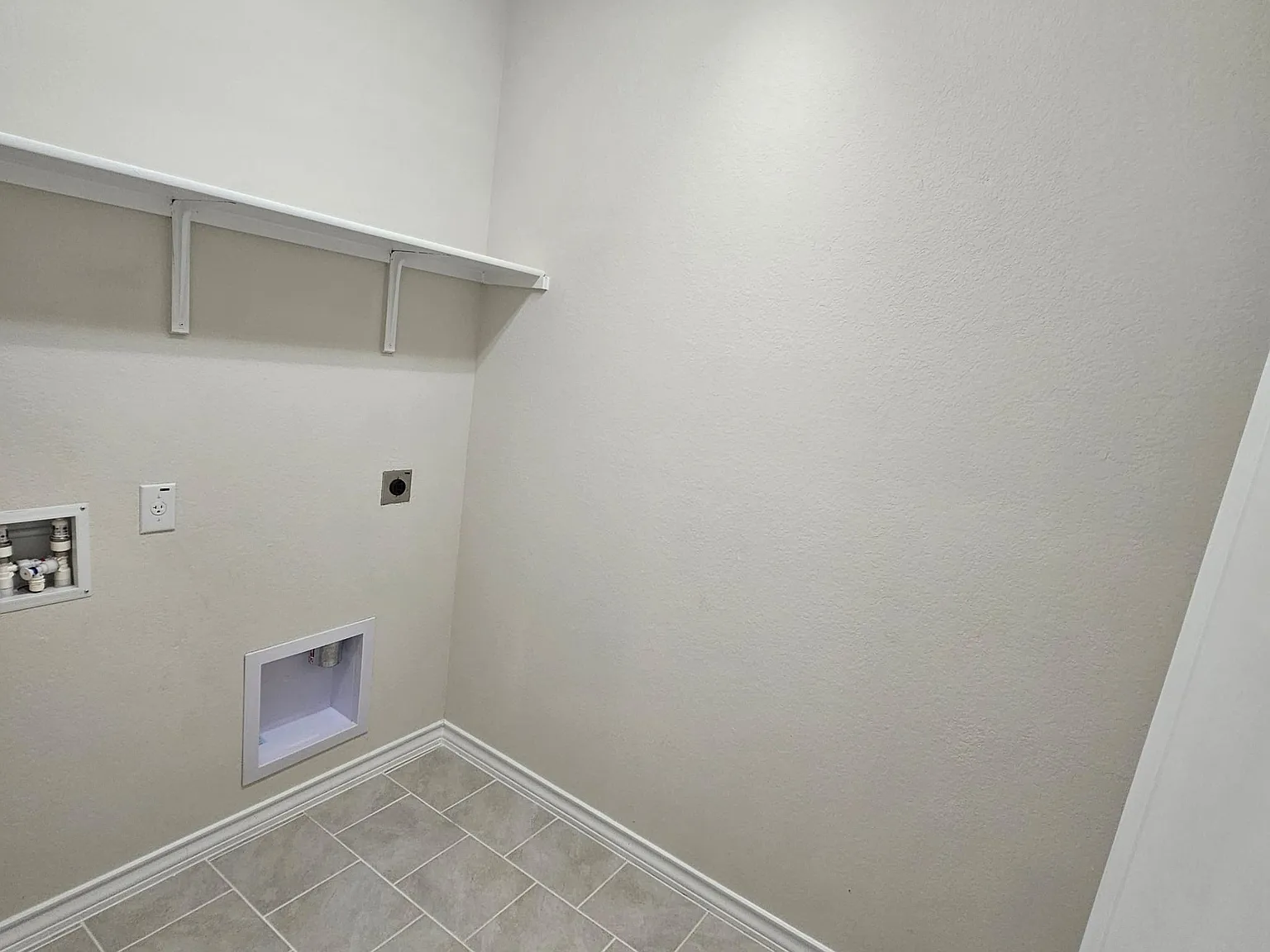 5 bed, 3.5 bath, 2800 sqft, $2,500 — Photo 4